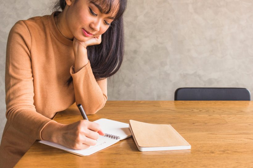 Manfaat Journaling untuk Keseimbangan Emosional